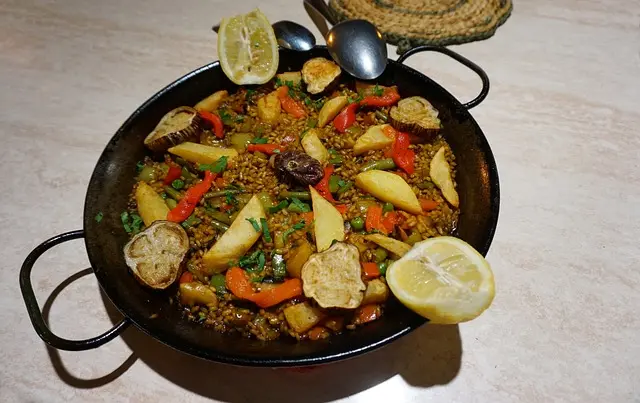 Cómo hacer una auténtica paella de verduras: receta fácil y deliciosa