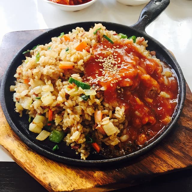 Cómo hacer un delicioso arroz a la cubana: Receta y consejos